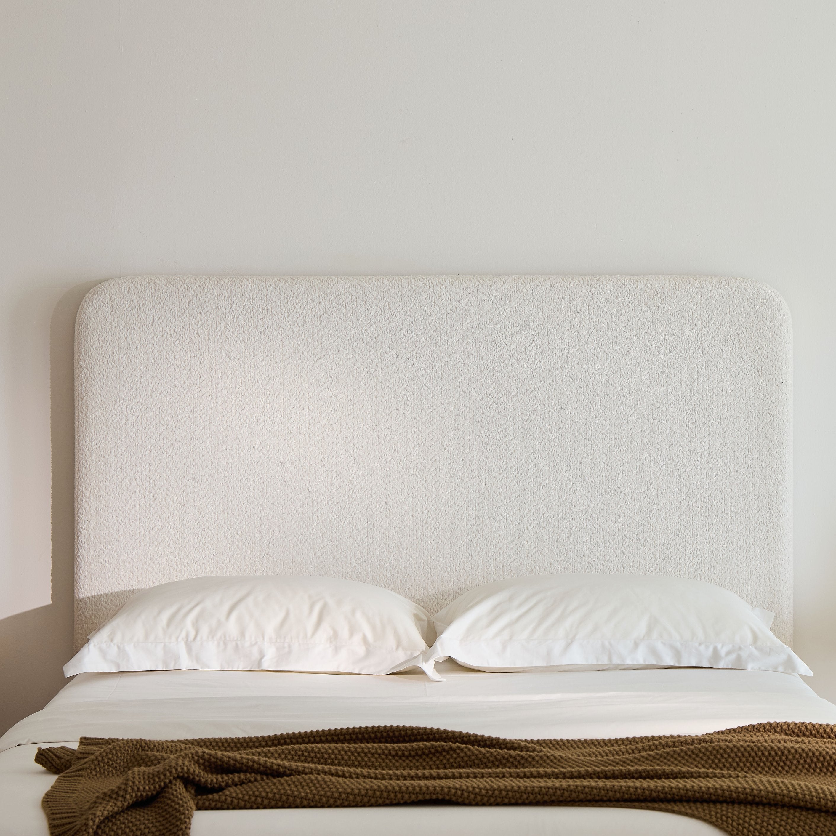 English Elm Canter Upholstered Bed - Thumbnail 5