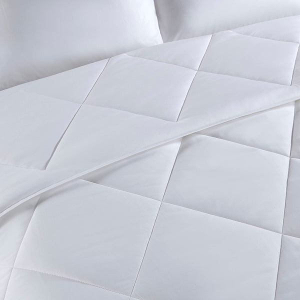 English Elm Oversized Cooling Down Alternative Comforter - Silky Nylon Jersey, Noiseless Diamond Quilt, Oeko-Tex White 22.83 L x 20.87 W x 6.1 H B035P268145