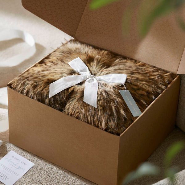 English Elm 1-piece Oversized Faux Fur Throw Bobcat Print Plush Velvet Backed Cozy Sofa Blanket Brown B035P408338
