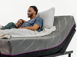 English Elm Renew Queen Flex Top Memory Foam Mattress with Adjustable Base for Couples B210S00003