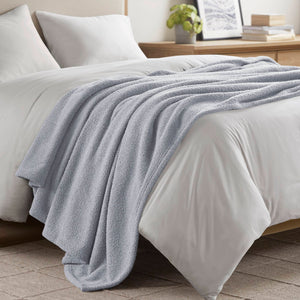 English Elm 1 Lightweight Down Alternative Blanket Full/Queen 90x90, 15oz Polyester Fill, Satin Trim & Scotchgard Finish Grey 15.75 L x 14.96 W x 6.69 H B035P319574