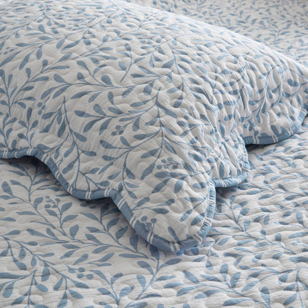 English Elm 3-piece King Quilt Set Scalloped Hem Microfiber Bedding for Master or Guest Room Blue B035P482951