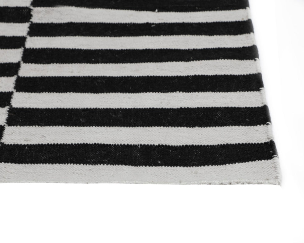 Sunpan ZIGBY Hand-Woven Black & Ivory Rug - 6' x 9' - Mid-Century Modern Design for Indoor & Outdoor Use 108747