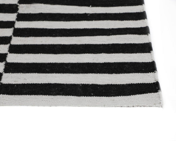 Sunpan ZIGBY Hand-Woven Black & Ivory Rug - 6' x 9' - Mid-Century Modern Design for Indoor & Outdoor Use 108747