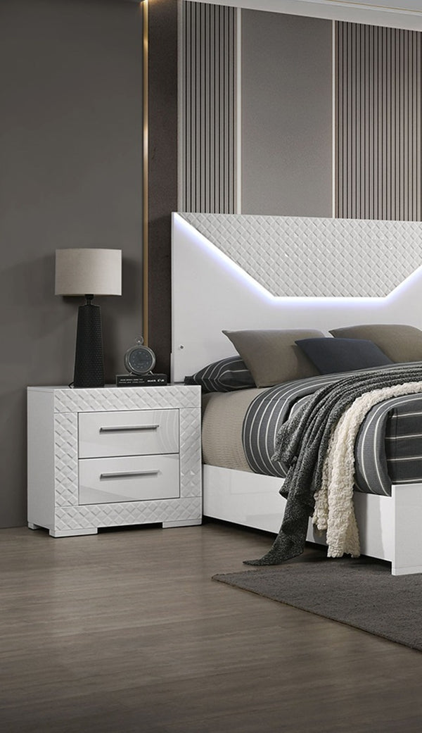English Elm 3pc Glam Eastern King Bedroom Set White Lacquer Led Headboard with Mirrored Accents B2741S00164