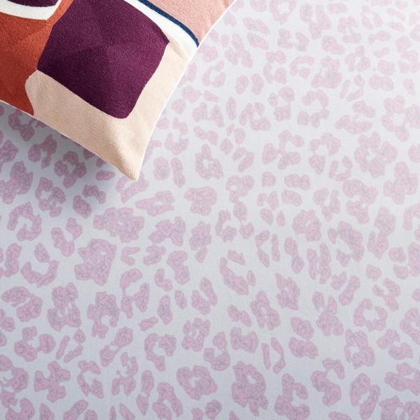 Safavieh Faux Hide 505 M/W S/R Power Loomed  Rug Ivory / Pink 4' x 6'