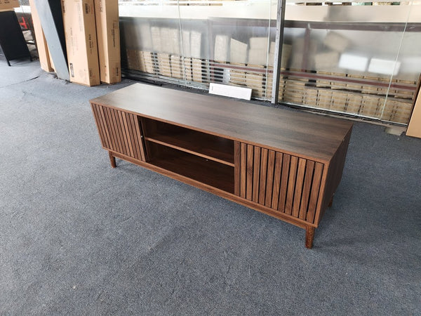 English Elm 55-inch Mid-century Media Console with Louvered Doors and Solid Wood Legs for Living Room Walnut W1706P465266