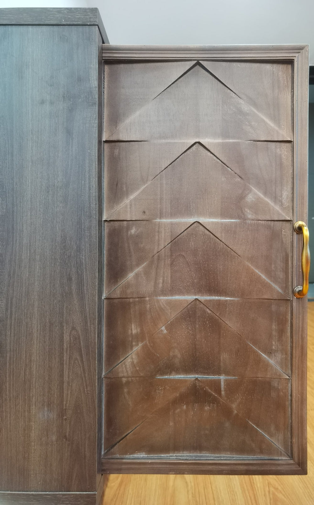 English Elm Vintage Retro Sideboard Buffet Cabinet with 4 Doors, Thick Top, Solid Wood Legs, Adjustable Shelves, Brown W1706P234057