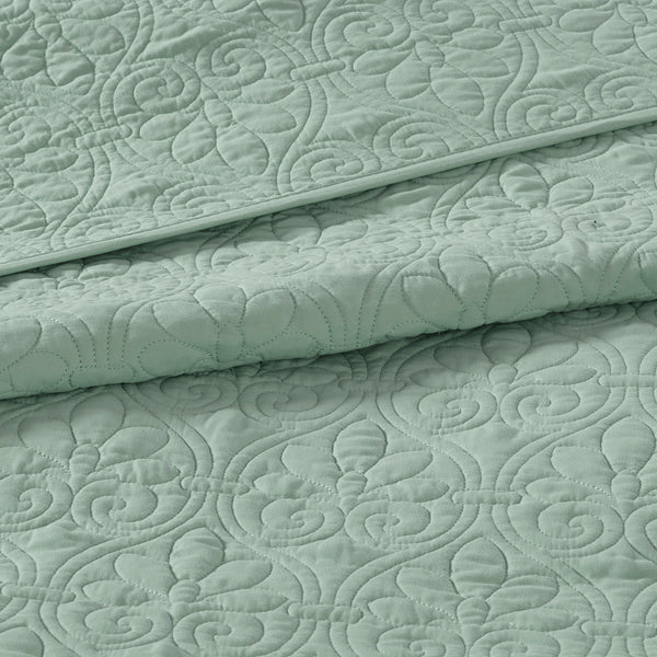 English Elm Reversible Madison Park Quebec Bedspread Set King — Cottage-Style Quilted Texture, Oversized Draping, Antimicrobial Freshness Seafoam 17.72 L x 15.35 W x 8.66 H B03597413