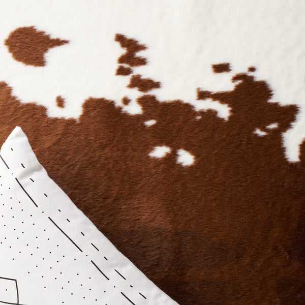 Safavieh Faux Cow Hide 202 Powerloomed  Rug Ivory / Dark Brown FCH202A-68
