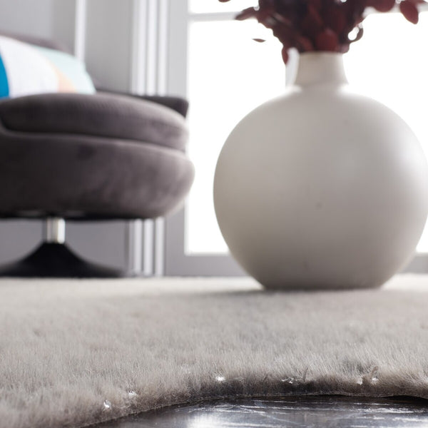 Safavieh Faux Cow Hide 206 Powerloomed  Rug Dark Grey / Silver FCH206H-68