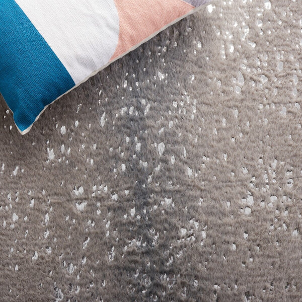 Safavieh Faux Cow Hide 206 Powerloomed  Rug Dark Grey / Silver FCH206H-68