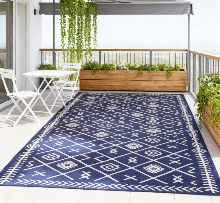 English Elm Easy Fold Reversible Polypropylene Outdoor Rug with Geometric Print and Carry Bag T3971P421387