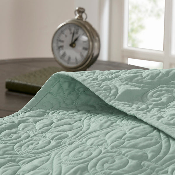 English Elm Reversible Madison Park Quebec Bedspread Set King — Cottage-Style Quilted Texture, Oversized Draping, Antimicrobial Freshness Seafoam 17.72 L x 15.35 W x 8.66 H B03597413