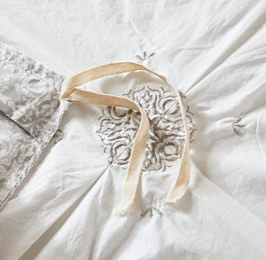 English Elm Full/Queen Malia 4-Piece Embroidered Cotton Reversible Duvet Cover Set — Shabby Chic Ivory Gray Medallion Elegance, Machine Washable, Button Closure B035129164