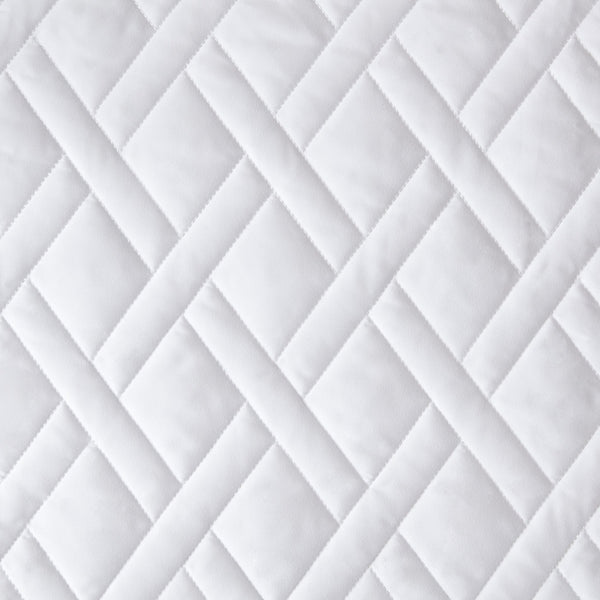English Elm 1-piece White Woven Coverlet Full Queen Antimicrobial Tailored Bedding Layer B035P437502