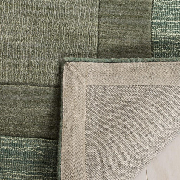 Safavieh Impression IM821 Hand Loomed  Rug Green / Beige IM821D-9