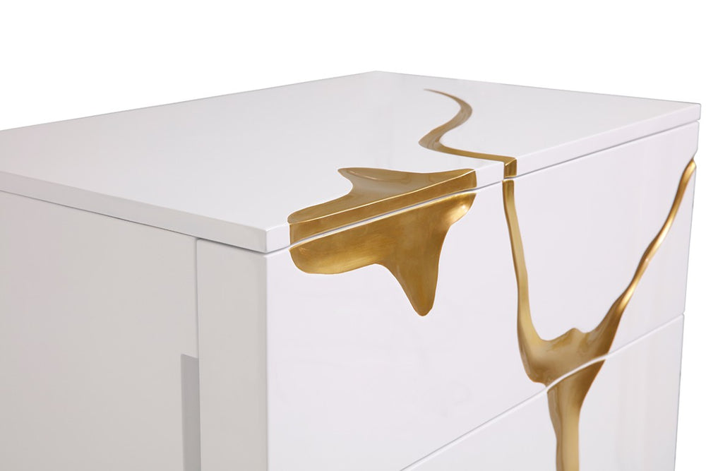 VIG Furniture Aspen High-Gloss White & Gold Chest With 5 Soft-Closing Drawers, Concealed Pulls, No Assembly Needed VGVCJ1801-5H-WHT