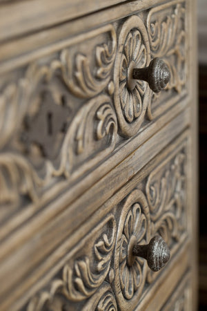 Hooker Furniture Floresville Bachelors Chest Sandstone Carved Gambel Oak, 4-Drawer Rustic Dresser With Usb & Light 5960-90017-MWD