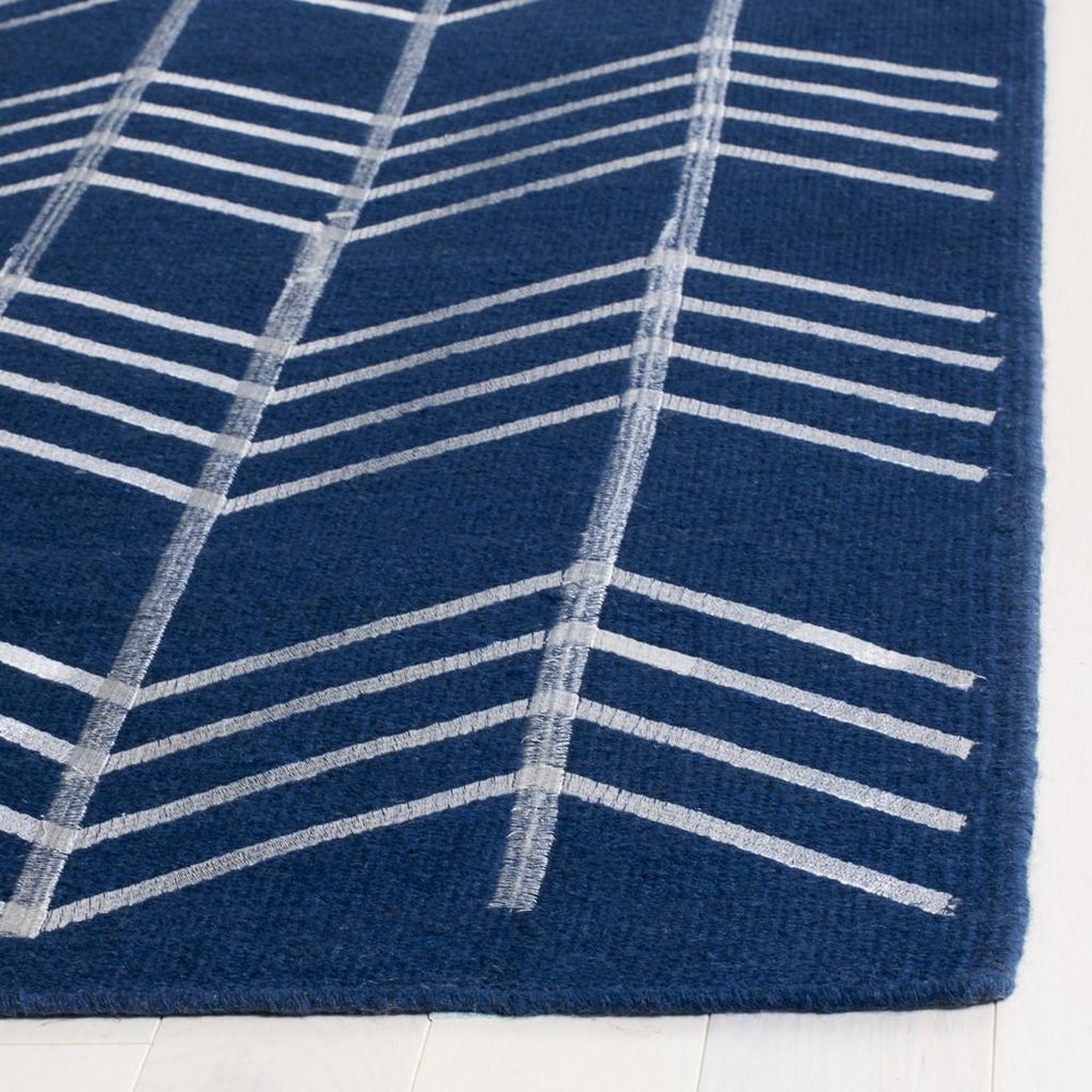 Safavieh Kilim 624 Hand Woven Flat Weave with embroidery  Rug Navy KLM624B-4