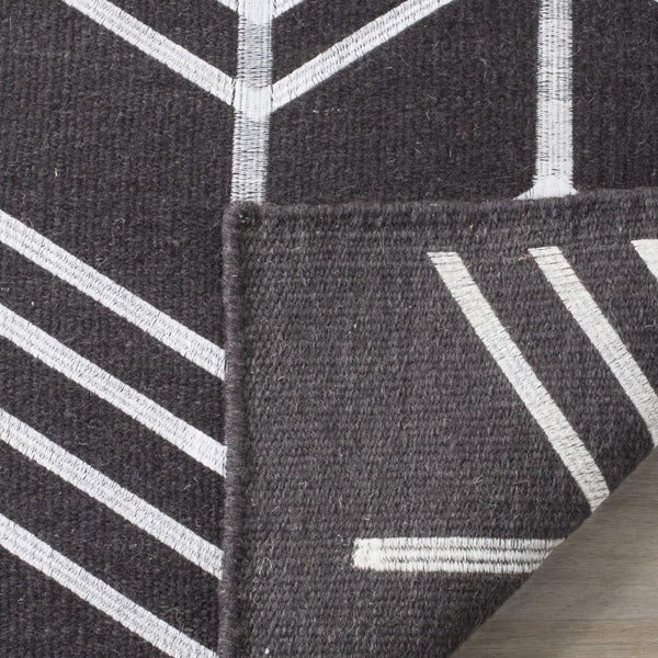 Safavieh Kilim 624 Hand Woven Flat Weave with embroidery  Rug Charcoal KLM624C-4