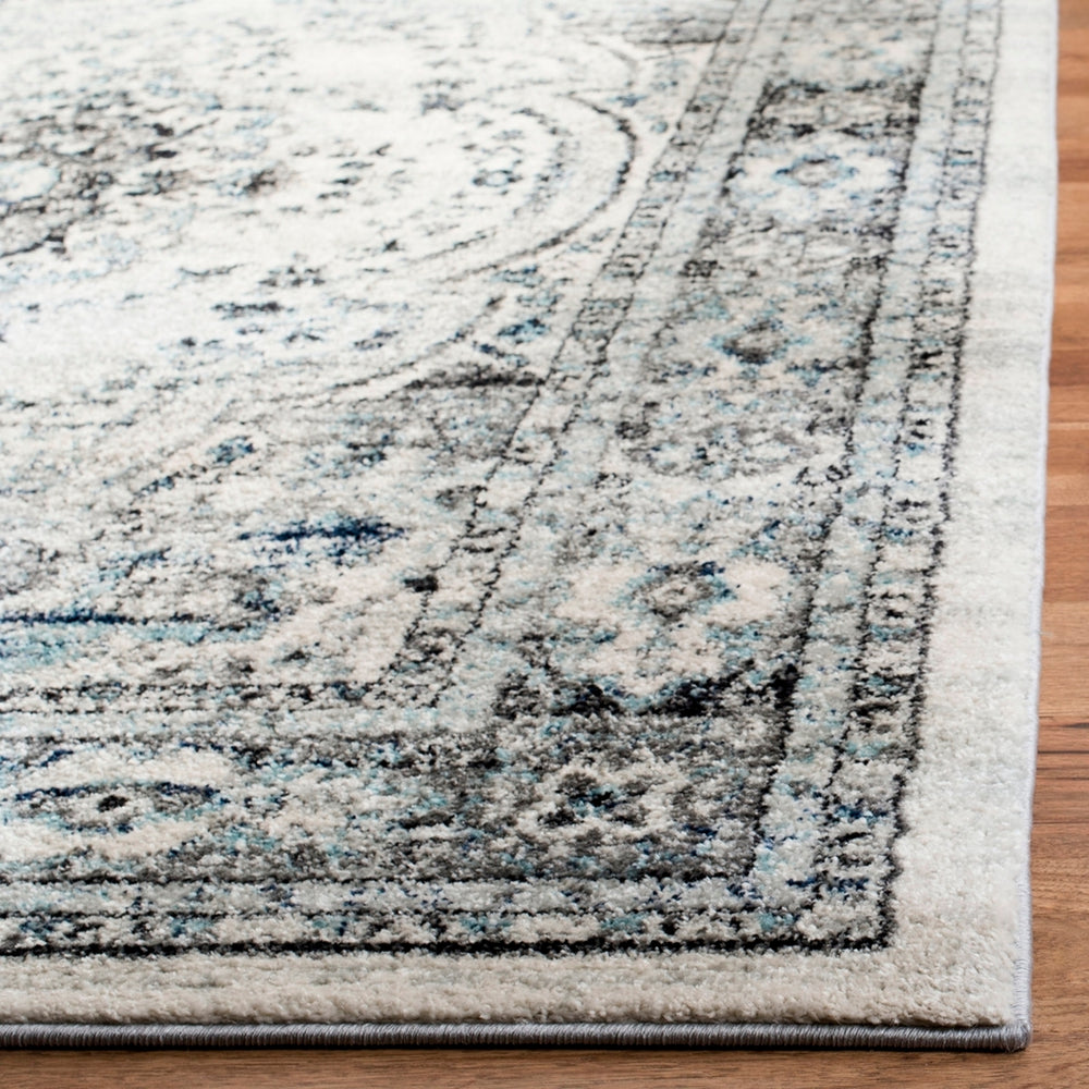 Safavieh Madison 926 Power Loomed Transitional Rug Light Grey / Blue MAD926F-28
