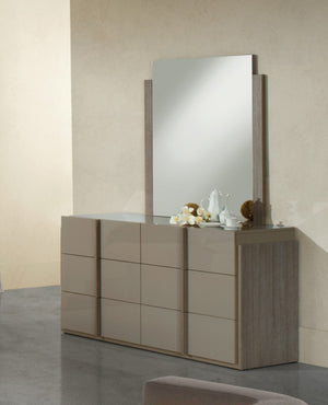 VIG Furniture Marcela Oak Maranello Italian Modern Mirror — Sleek W30"Xh41" Design, Warm Wood Veneer Focal Point VGACMARCELA-MIR