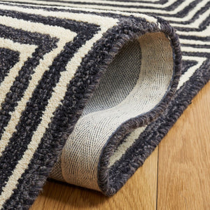 Safavieh Metro 454 Hand Tufted Contemporary Rug Black / Beige MET454Z-9