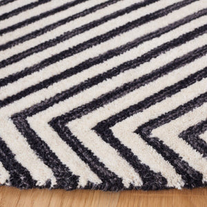 Safavieh Metro 454 Hand Tufted Contemporary Rug Black / Beige MET454Z-9