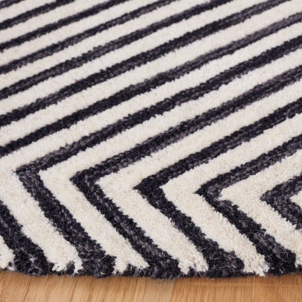 Safavieh Metro 454 Hand Tufted Contemporary Rug Black / Beige MET454Z-9