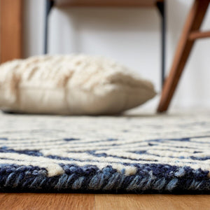 Safavieh Metro 455 Hand Tufted Contemporary Rug Navy / Ivory MET455N-9