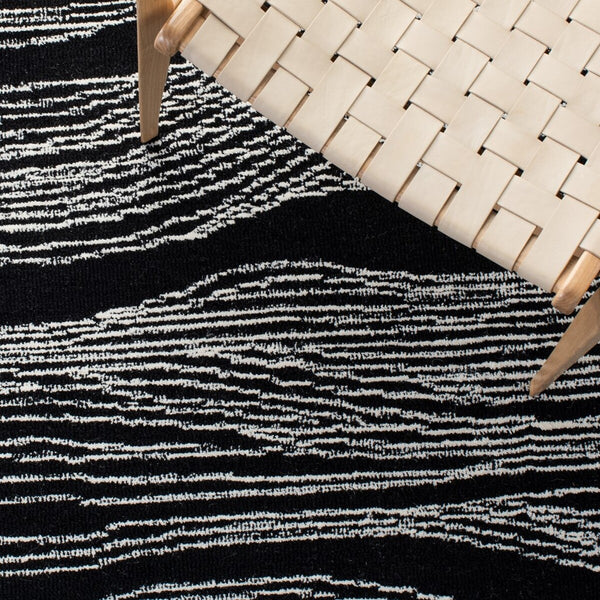 Safavieh Metro 995 Hand Tufted  Rug Black / Ivory MET995Z-9