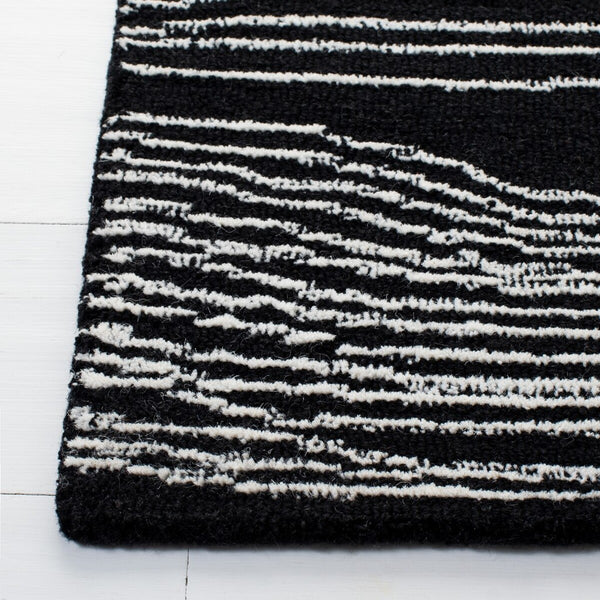 Safavieh Metro 995 Hand Tufted  Rug Black / Ivory MET995Z-9