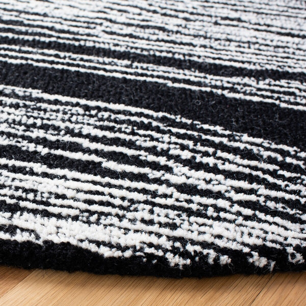 Safavieh Metro 995 Hand Tufted  Rug Black / Ivory MET995Z-9
