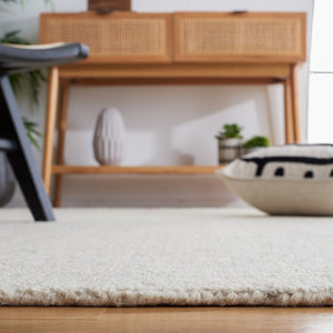 Safavieh Micro-Loop 537 Hand Tufted Contemporary Rug Light Grey / Ivory MLP537F-7SQ