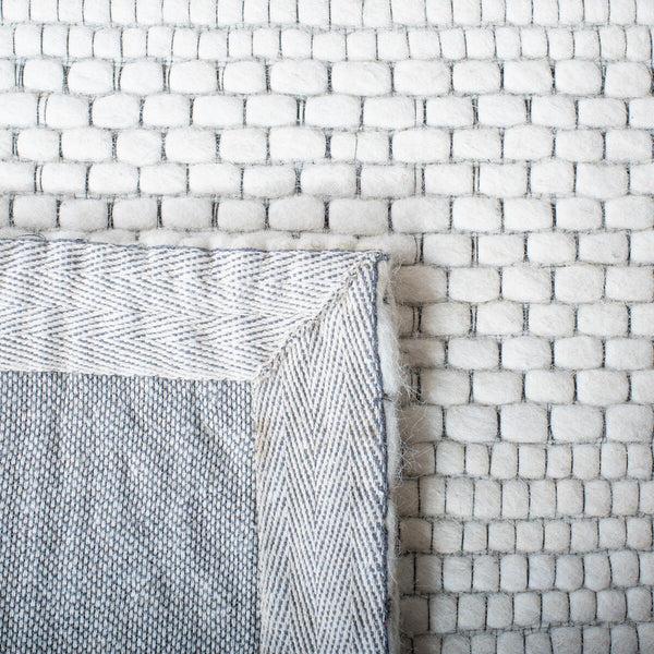 Safavieh Marbella 556 Hand Loomed Contemporary Rug Ivory MRB556A-9