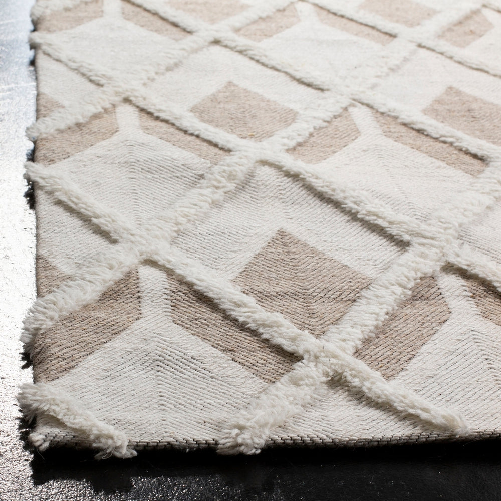 Safavieh Marbella 602 Hand Loomed Contemporary Rug Beige / Ivory MRB602B-4