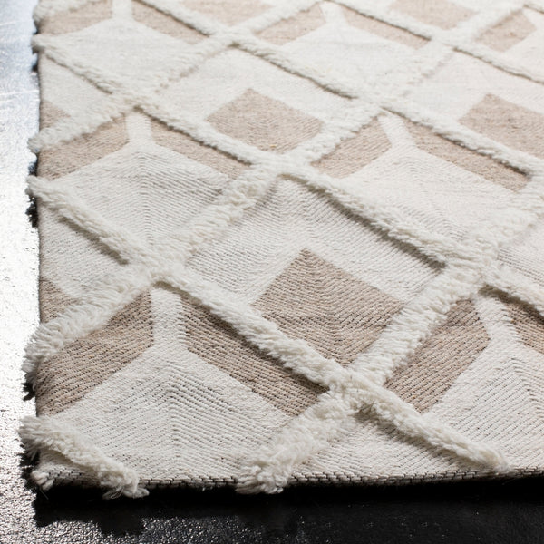 Safavieh Marbella 602 Hand Loomed Contemporary Rug Beige / Ivory MRB602B-4