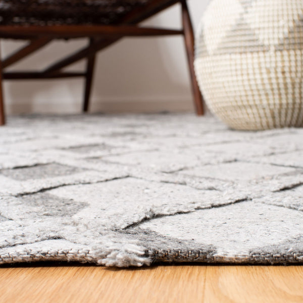 Safavieh Marbella 602 Hand Loomed Contemporary Rug Grey / Charcoal MRB602F-4