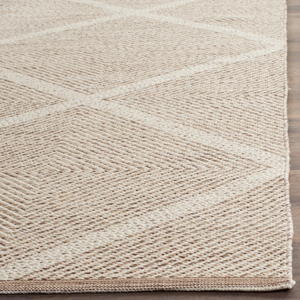 Safavieh Montauk 821 Hand Woven  Rug Beige 8' x 8' Square