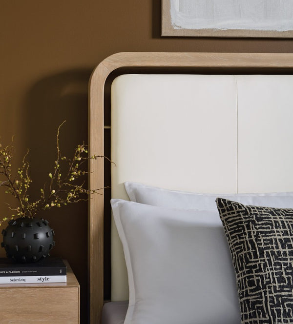 Hooker Furniture Banyon Modern King Panel Bed With Leather-Trim Headboard, White Oak Desert Finish, Sturdy Craftsmanship Beige 6081-90366-82