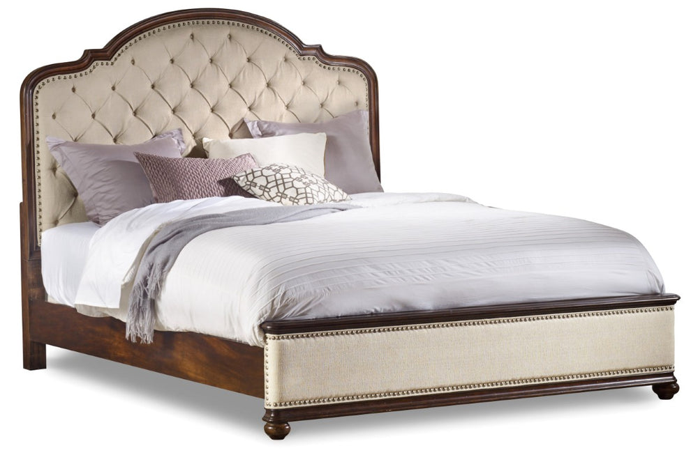 Hooker Furniture Leesburg Queen Upholstered Bed With Diamond-Tufted Headboard, Antique Brass Nailhead Trim, Mahogany Finish Beige 5381-90950
