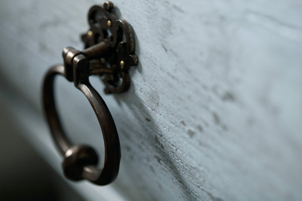 Hooker Furniture Beaumont Skylark Blue Bombe Bachelors Chest With Usb Outlet, Nightlight, Distressed Elm Veneer Design 5751-90017-40