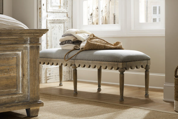 Hooker Furniture Boheme Vintage Madera Bed Bench With Antwerp Linen Seat, Scalloped Apron & Bronze Nailhead Trim, Antique Finish 5750-90019-MWD