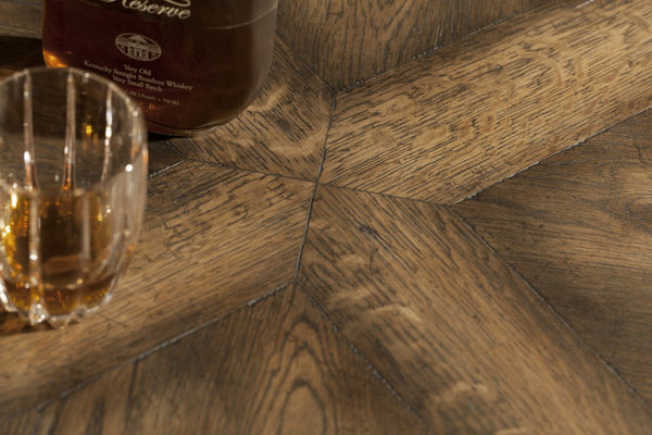 Hooker Furniture Mason Farmhouse End Table With Chunky Pedestal Base, Distressed White Oak Veneer, Two-Tone Rustic Finish 5960-80116-MULTI