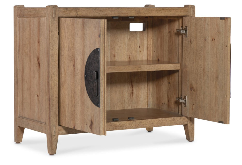 Hooker Furniture Vineyard Two-Door Nightstand In Sonoma Pecky Hickory — Rustic Farmhouse Storage With Soft-Close Doors And Hammered Metal Accents 6952-90516-80
