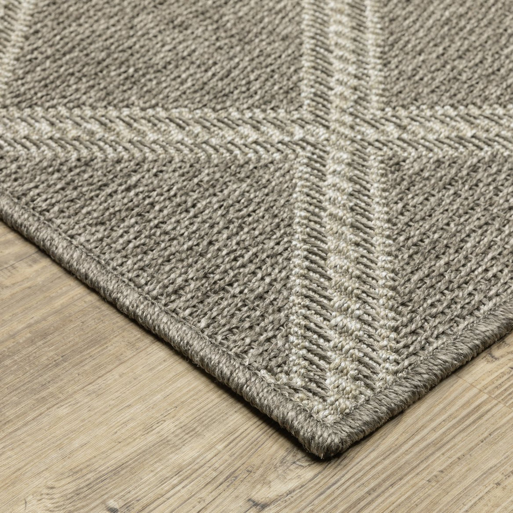 Oriental Weavers Caicos Indoor/Outdoor Area Rug - Sophisticated Design, Easy Care Polypropylene, Perfect For Families Grey,Light Grey Polypropylene Cca02n300390st