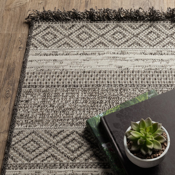 Oriental Weavers Gillian Indoor/Outdoor Area Rug - Global-inspired Design With Textured Patterns For Every Space Beige,Black Polypropylene G1622e055230st