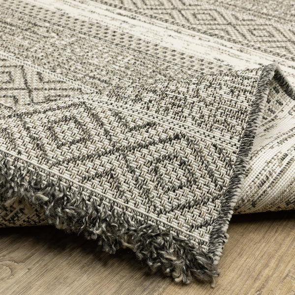 Oriental Weavers Gillian Indoor/Outdoor Area Rug - Global-inspired Design With Textured Patterns For Every Space Beige,Black Polypropylene G1622e055230st
