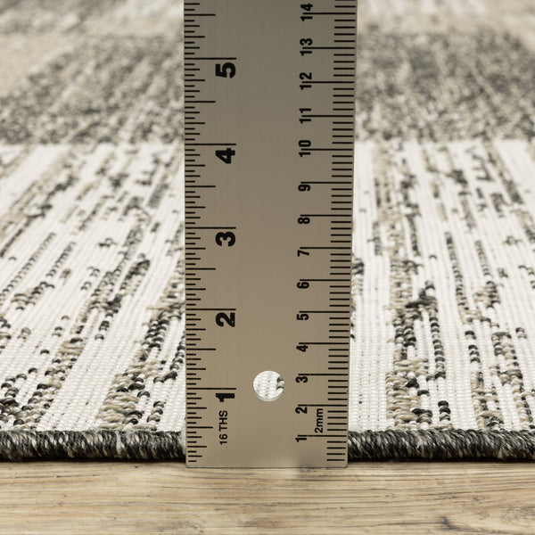 Oriental Weavers Gillian Indoor/Outdoor Area Rug - Stylish Global Design In Gray, Ivory, And Black For Your Home Beige,Black Polypropylene G081v1100152st